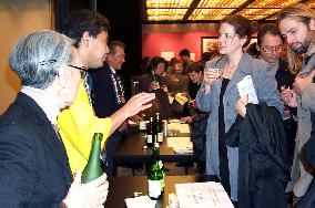 Sake tasting session held in New York
